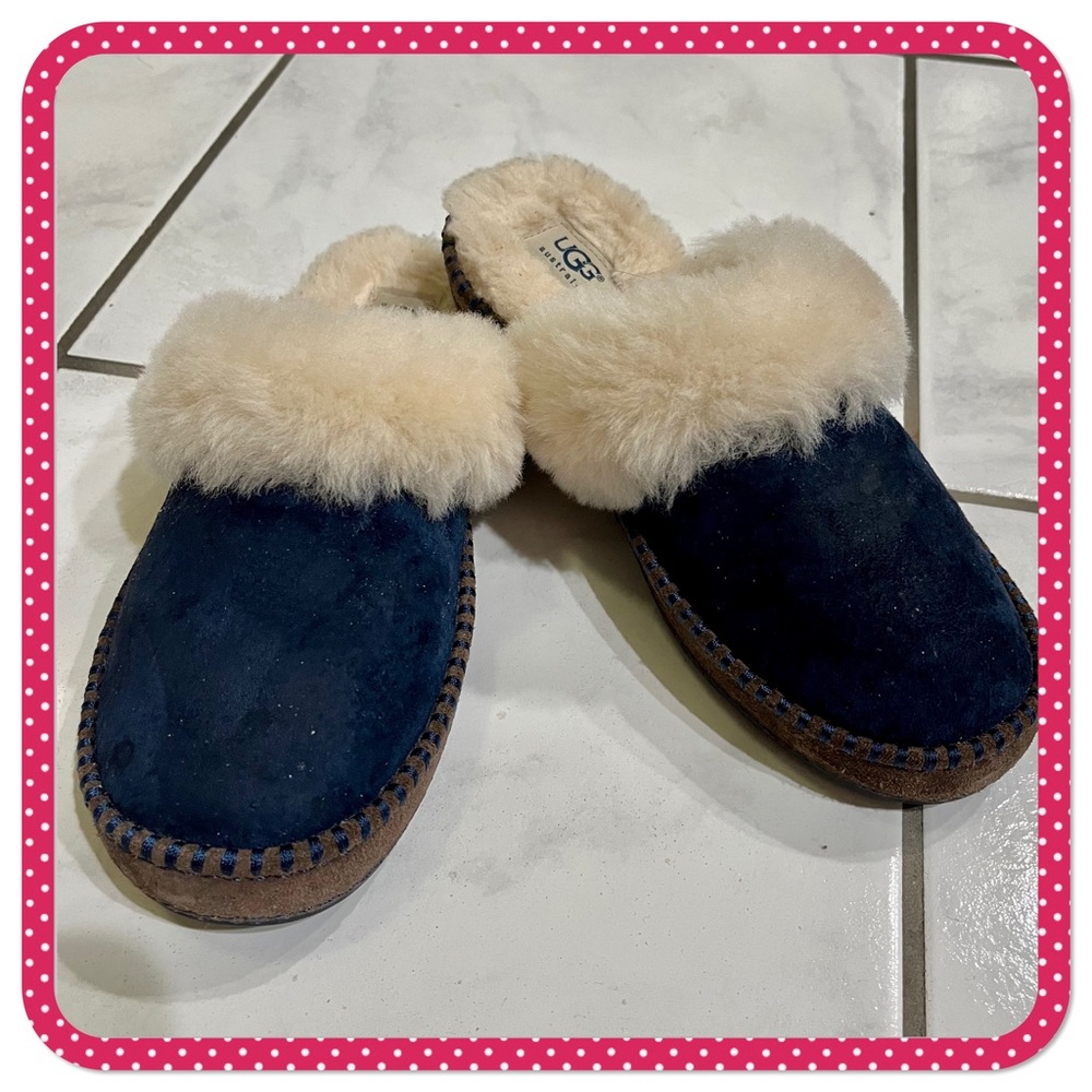 💝UGG 💝 navy blue suede Cozy slippers/slides size 8